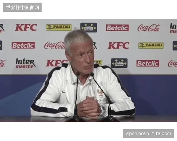 德尚在热身赛中主动寻求战术变化，旨在增强中场控制力并压缩肋部防守空间